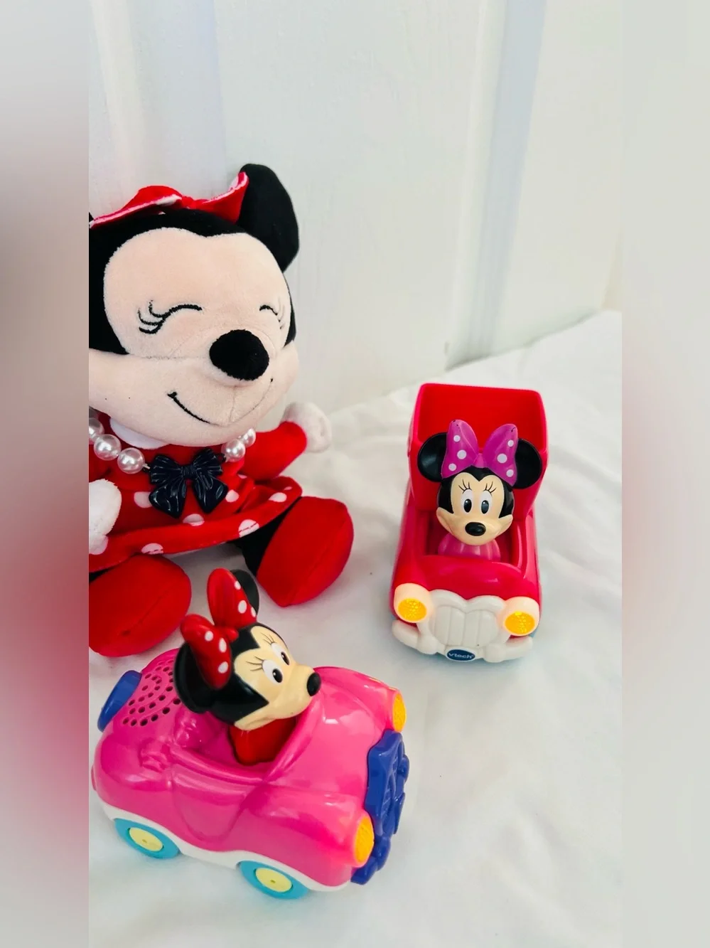 Disney Minnie Mouse Plush Duo with Pink and Red Polka-Dot Cars
